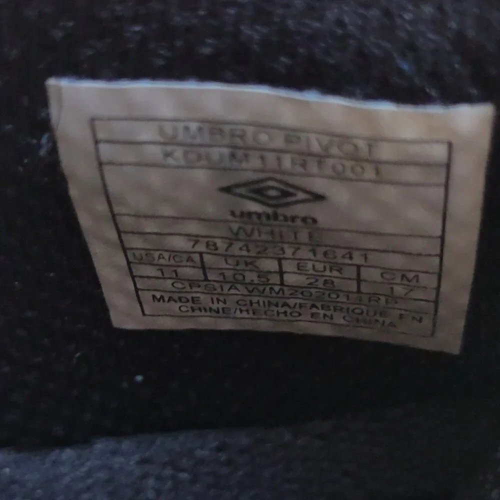 Girls Umbro Soccer Cleats - Like New - Size 11 - Picture 5 of 5